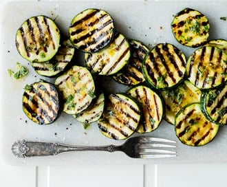 Grillet squash med hvitløk og timian