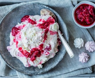 «Eton Mess» med bringebær