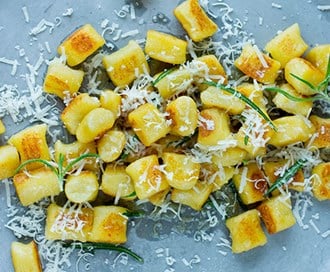 Kerrs Pink gnocchi med parmesan og rosmarin