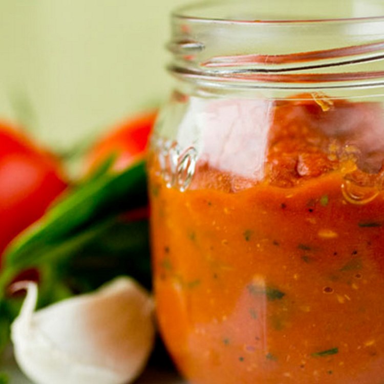 Tomatsaus – like god til pizza som pasta