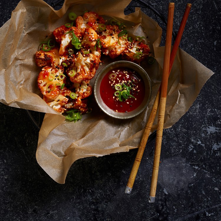 Sprøstekt blomkål med rød saus