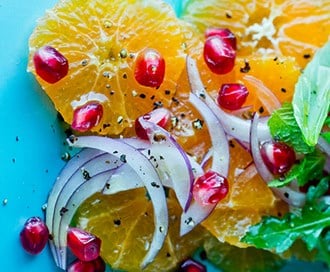 Klementin og rødløksalat med granateple