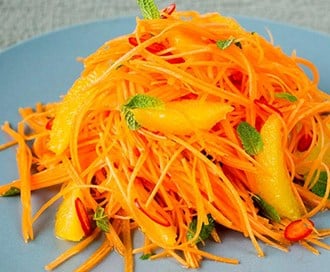 Gulrot- og appelsinsalat med chili