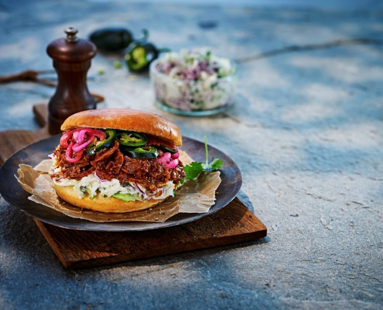 Pulled-burger med rødløk