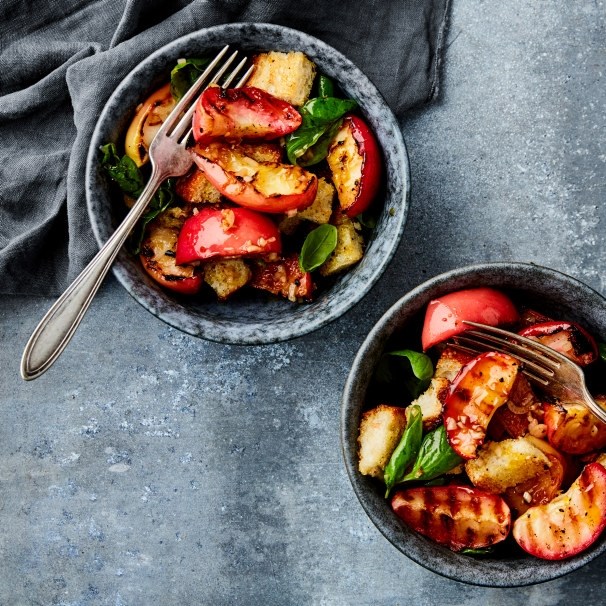 Eplesalat med brødbiter 