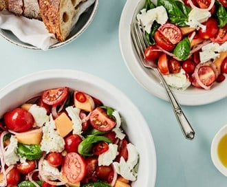 Tomatsalat med melon og mozzarella