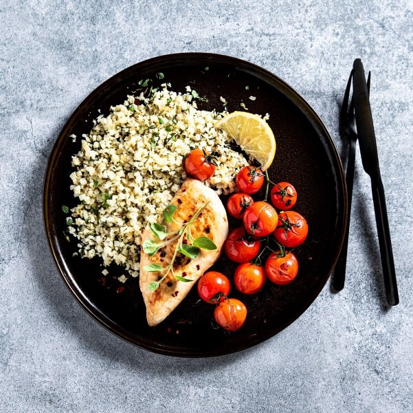 Blomkålris med spicy kylling