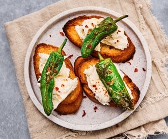 Bruschetta med mozzarella og padron