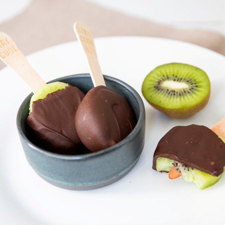 Kiwi-is med mørk sjokolade