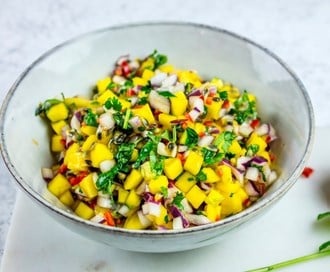 Mangosalsa med pasjonsfrukt og koriander