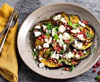 Stekt aubergine med granateple og fetaost