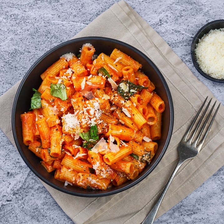 Pasta med kremet paprikasaus
