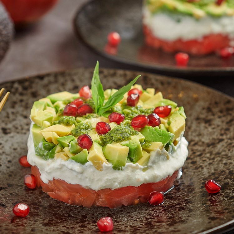 Forrett med avokado og tomat