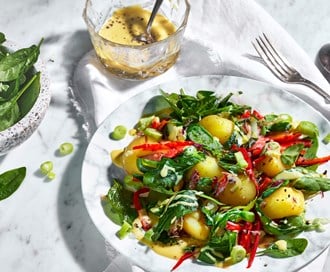 Lun potetsalat med spinat