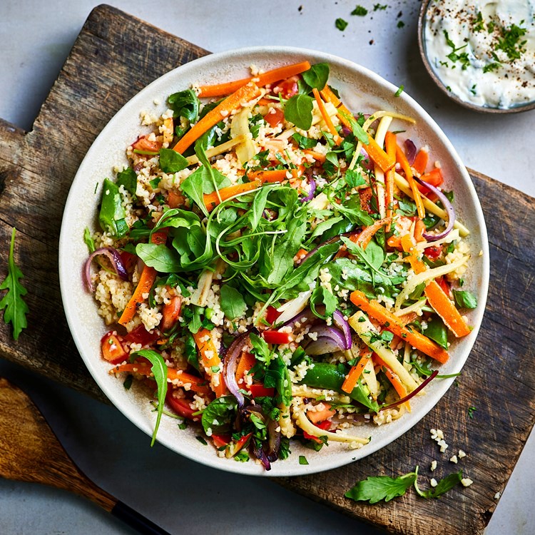 Bilde av salaten med alle ingrediensene, toppet med Ferdig Preppa Ruccula. 