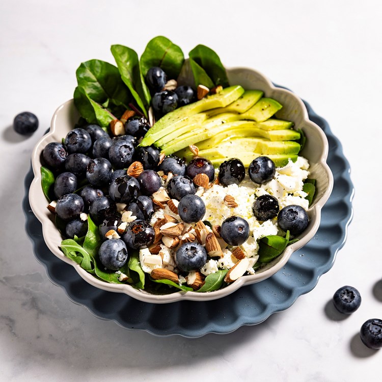Salat med blåbær, feta og avokado