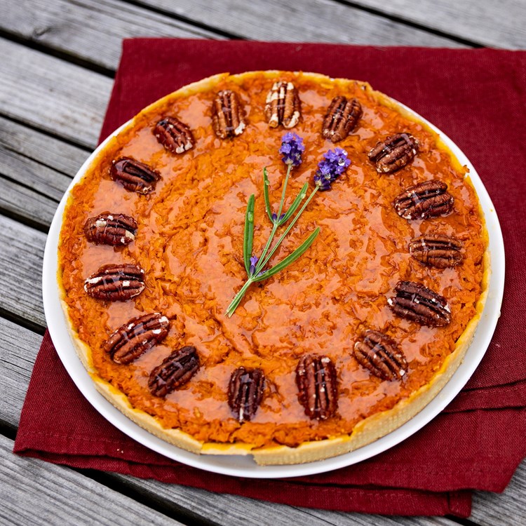 Gulrotterte med honning og pecan